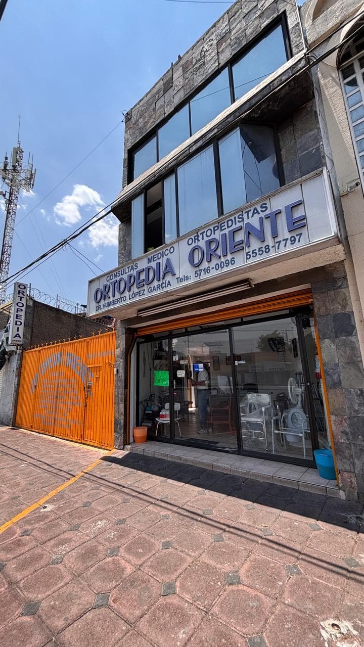 Edificio de uso mixto, 3 niveles