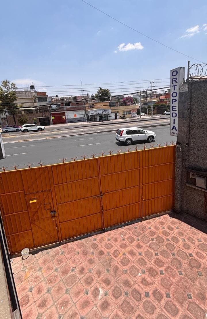 Edificio de uso mixto, 3 niveles
