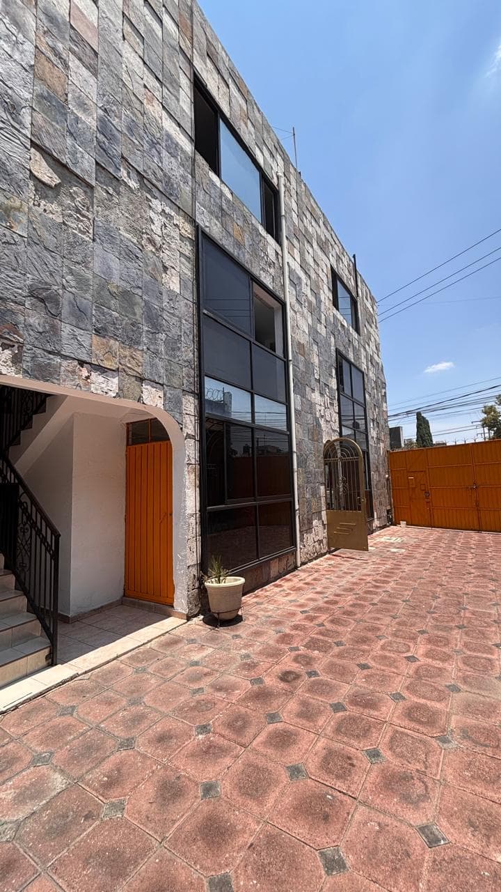 Edificio de uso mixto, 3 niveles